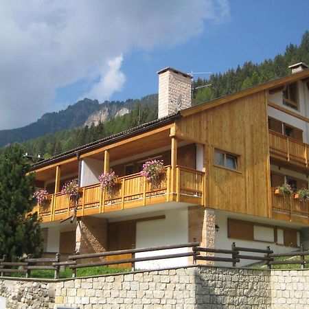 Appartamenti Decrestina Campitello di Fassa Habitación foto