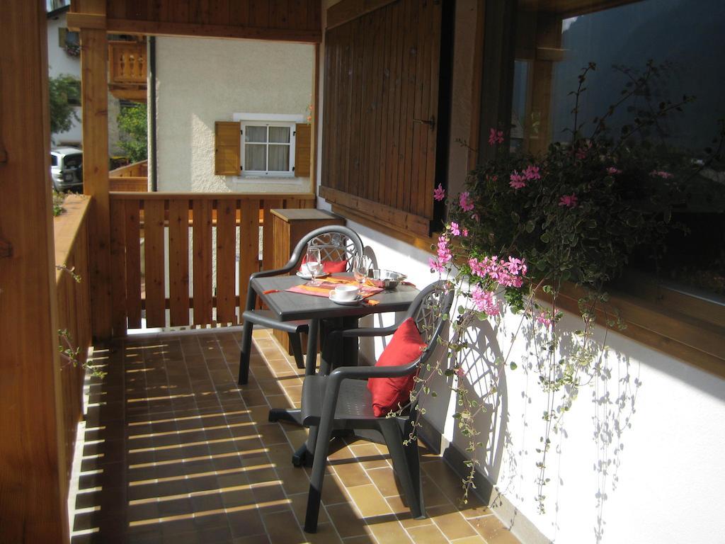 Appartamenti Decrestina Campitello di Fassa Habitación foto